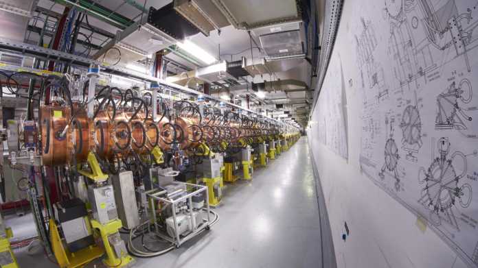 CERN weiht Linearbeschleuniger Linac 4 ein