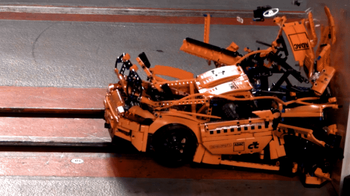 Lego-Porsche im ADAC-Crashtestzentrum: Das spektakuläre Crash-Video