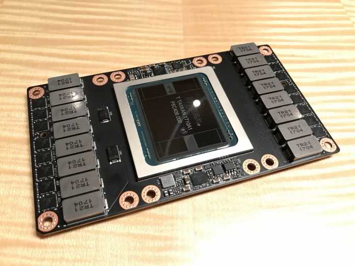 Volta-GPU GV100 mit 16 GByte HBM2-Speicher und 5120 Kernen