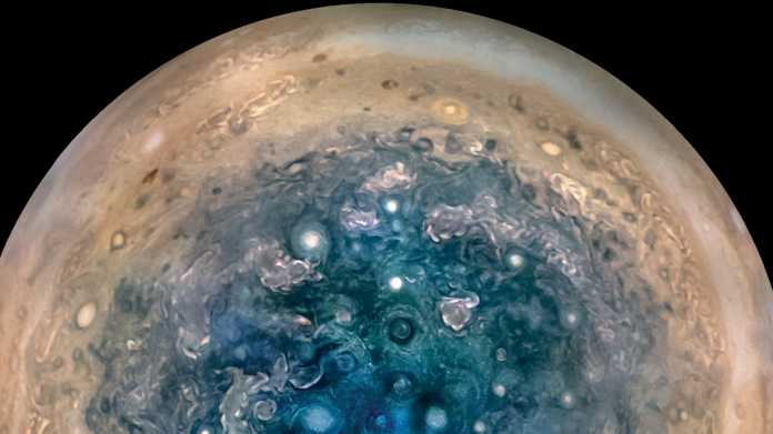 NASA: Jupitersonde Juno findet riesige Stürme und immenses Magnetfeld