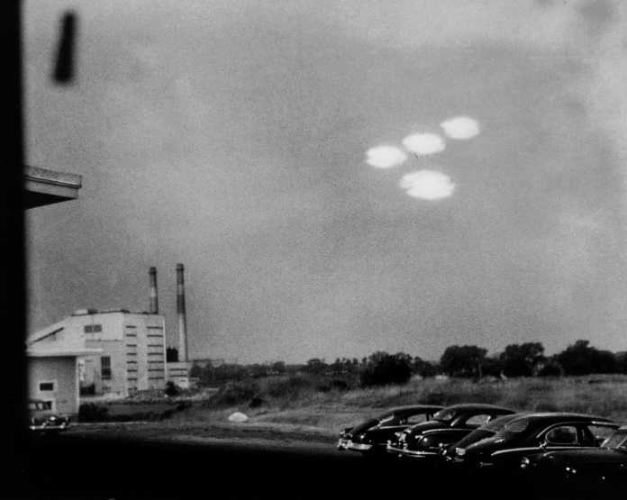 Ein &quot;klassisches&quot; UFO-Foto – aufgenommen am 16. Juli 1952 in Salem/Massachusetts