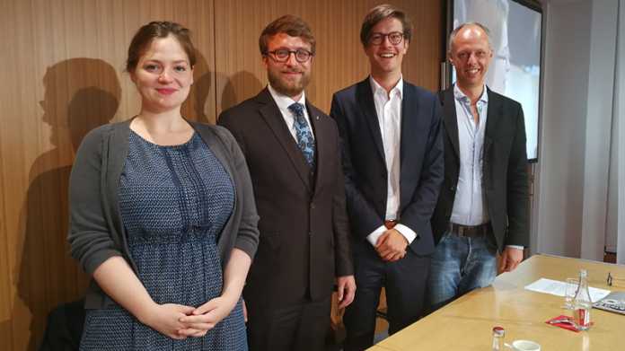  Friederike Ernst, Marcus Ewald, Florian Glatz und Joachim Lohkamp stellen den neuen Bundesverband Blockchain vor (v.l.)