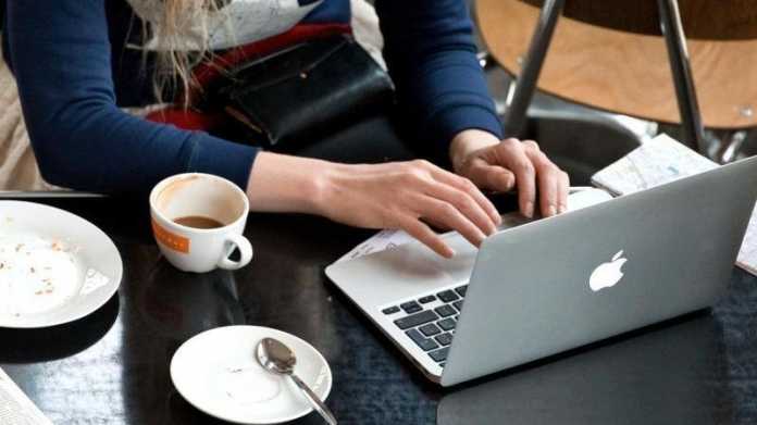 Internetnutzung im Café