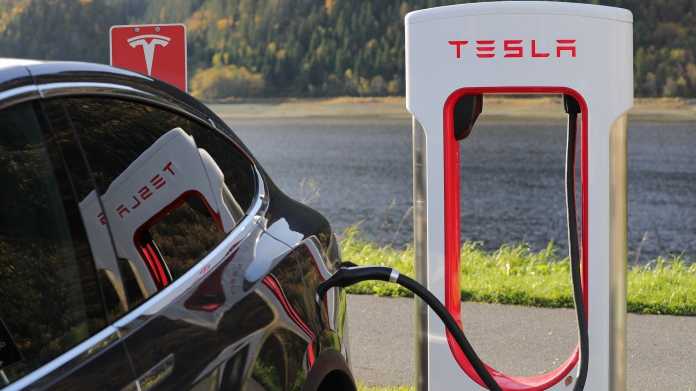 Für Flucht vor Hurrikan: Tesla erhöht Reichtweite einiger E-Autos aus der Ferne
