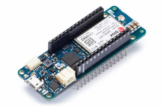 Ein schmales blaues Board mit ublox-Chip