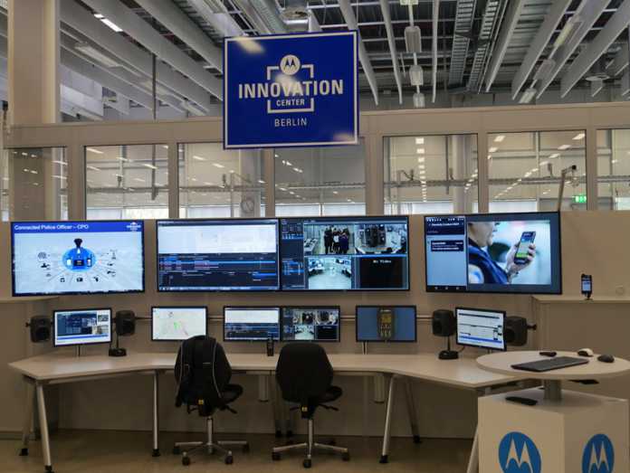 Im neuen Innovation Center von Motorola Solutions wird an neuen Techniken für Einsatzkräfte gearbeitet.