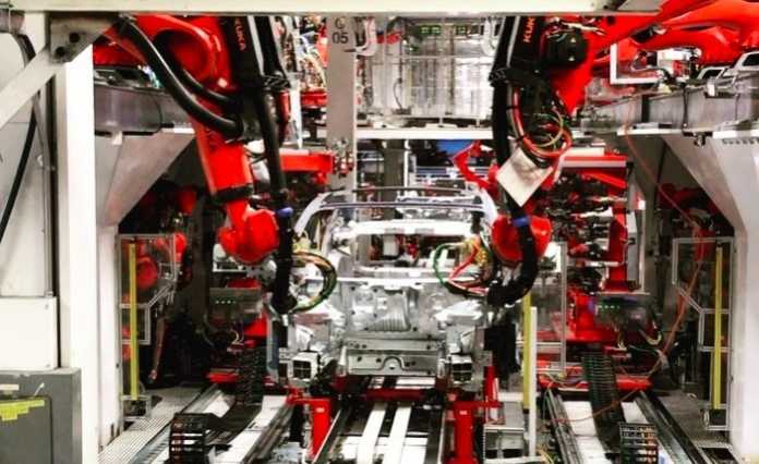 Elon Musk dementierte vor kurzem, dass die Lieferprobleme beim Model 3 unter anderem an manueller Produktion lägen