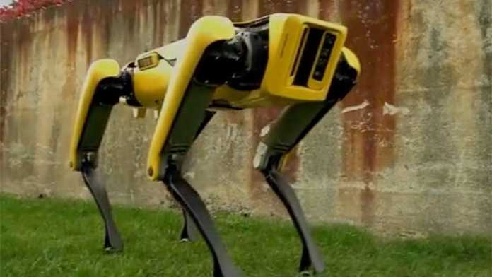 SpotMini: Boston Dynamics zeigt neuen vierbeinigen Laufroboter
