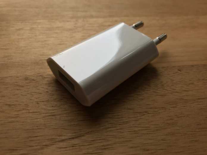 Apples 5W-USB-Power-Adapter kostet 25 Euro – da greift so mancher Kunde zu billigeren Exemplaren.