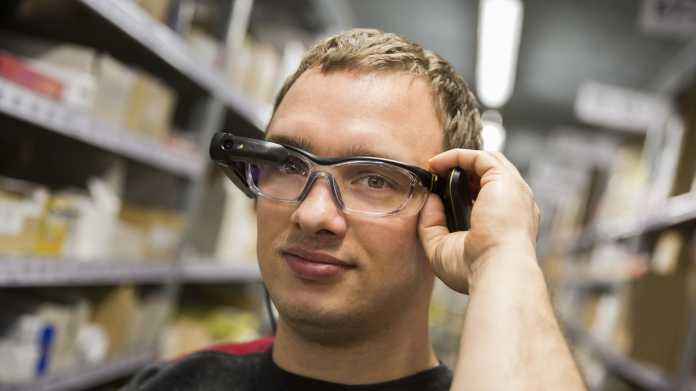 Mit Datenbrille nehmen Gehörlose ihre Anweisungen wahr