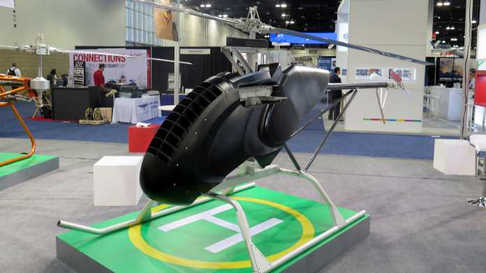 schwarze Drohne in Form eines Helikopters