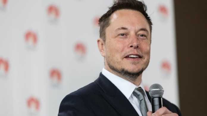 Tesla-Chef verteidigt Ausfälle gegen Analysten in Telefonkonferenz