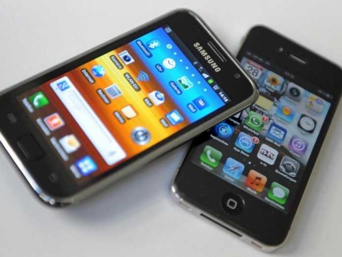 Smartphones von Apple und Samsung