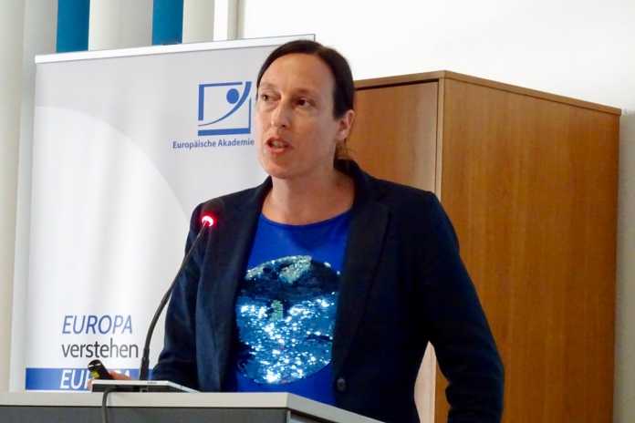 Susanne Dehmel auf dem Seminar der Europäischen Akademie für Informationsfreiheit und Datenschutz