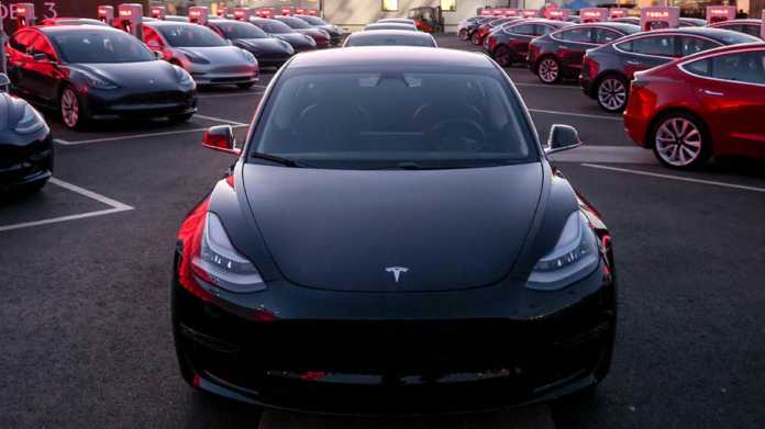 Elon Musk: Tesla Model 3 kommt 2019 nach Europa