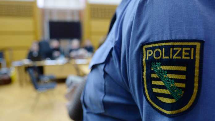 Polizei hebt Netzwerk von Onlinebetrügern aus