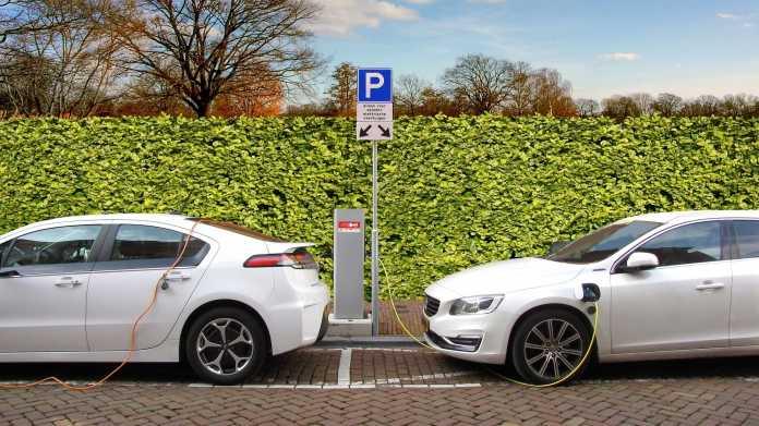 Elektroautos: Neue Schnellladestationen sollen Reichweitenangst nehmen