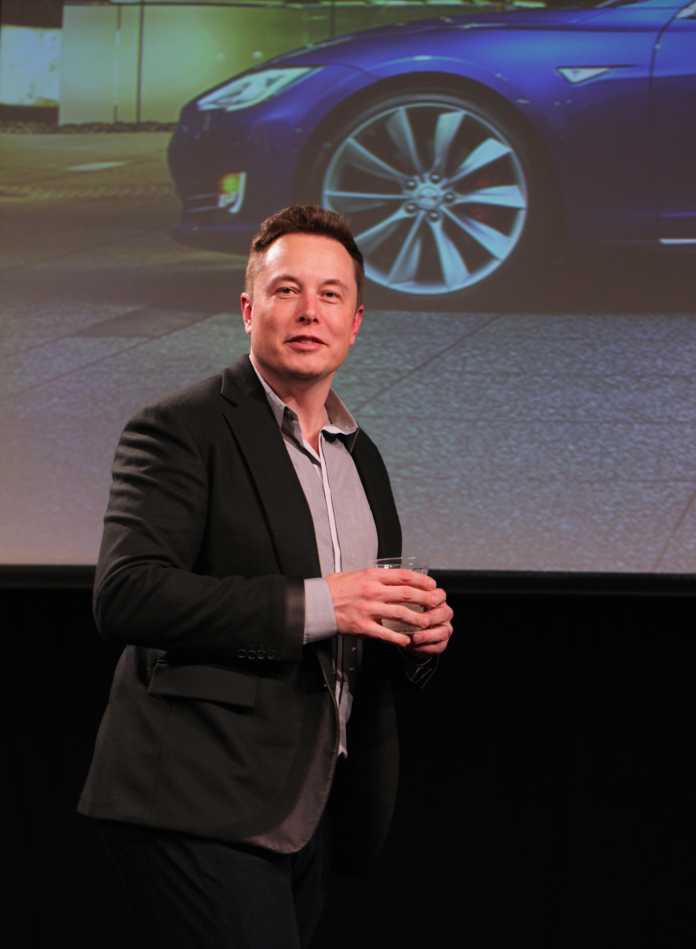 Elon Musk auf Bühne