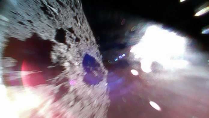 Sonde Hayabusa2: Lander senden erste Bilder von Asteroidenoberfläche