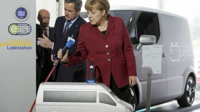 Merkel: Bei Ausbau der E-Mobilität &quot;auf richtigem Pfad&quot;