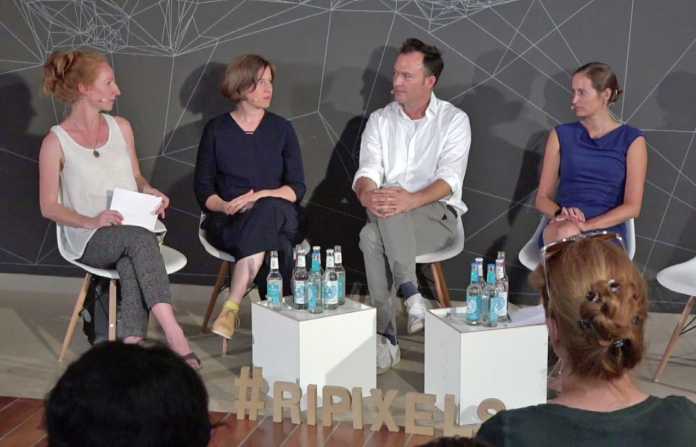 Moderatorin Teresa Sickert, Bestatterin Lea Gscheidel, Christopher Eiler (Columba) &amp; Agnieszka Walorska (CreativeConstruction) (v.l.n.r.)