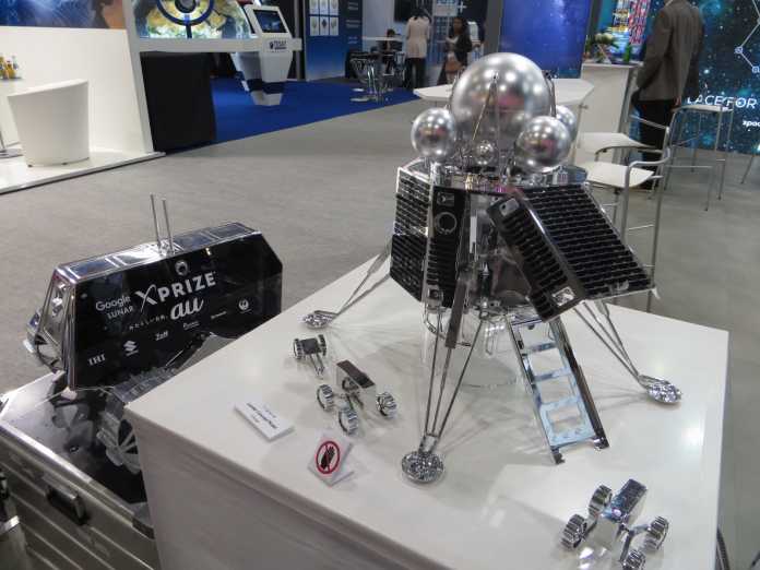 Vom Moon Lander hat iSpace ein Modell im Maßstab 1:5 nach Bremen mitgebracht…