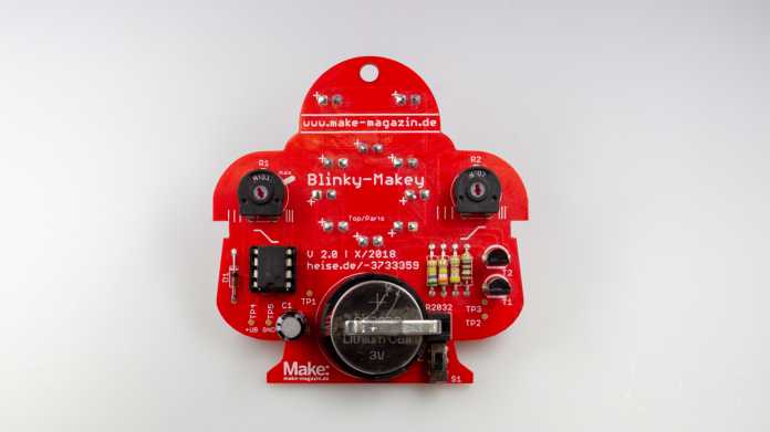 Rückseite des Makey in der Version 2.0: rote Platine in Form eines Roboters
