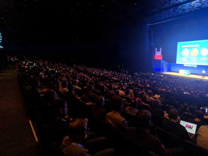 Rund 2200 Menschen füllten den Keynote-Saal der DockerCon EU (Abb. 1).