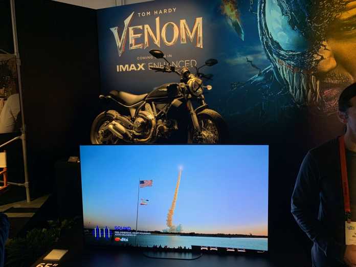 Sony bewirbt an seinem CES-Stand die IMAX-Enhanced-Version von &quot;Venom&quot;, die nur als Videostream verfügbar sein wird.