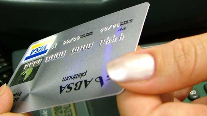 Studie: Bezahlen mit Bargeld geht schneller als mit der Karte