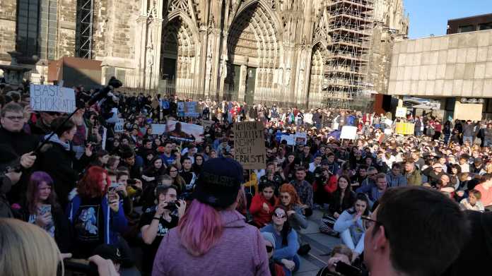 "Wir sind die Bots" – über 1000 demonstrieren gegen Artikel 13