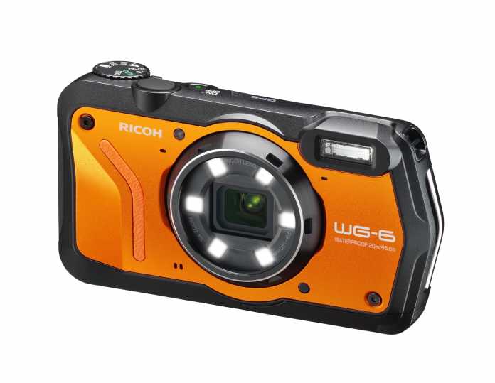 Die Outdoorkompaktkamera Ricoh WG-6 will besonders robust sein und bietet sich damit als Begleiterin für den Abenteuerurlaub an.