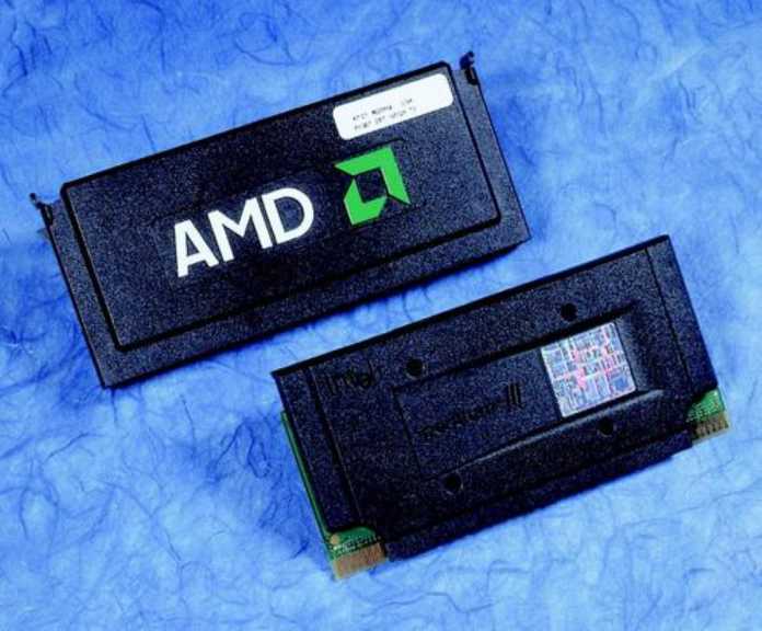 Rechteckig, schwarz, schnell und nahezu gleich teuer: die feindlichen 600-MHz-Konkurrenten Pentium III und Athlon
