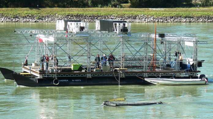 Schwimmender Schwarm von Strom-Bojen - Minikraftwerke im Rhein