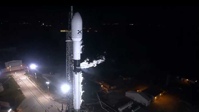 Starlink: SpaceX bringt erste 60 Satelliten für globales Internet-Netz ins All