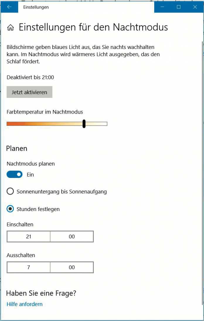 Wer häufig abends am Monitor sitzt, sollte unter Windows 10 den Blauanteil im Bild verringern.