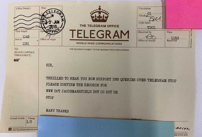 Englisches Telegramm mit höflicher Anfgrage nach DNS-Daten für eine .UK-Domain
