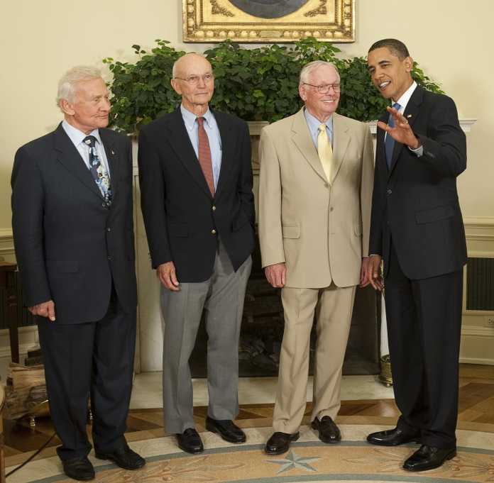 Die drei Astronauten mit US-Präsident Obama