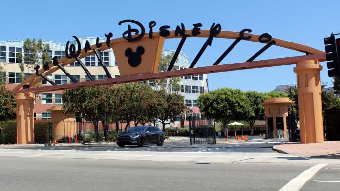 Torbogen mit Aufschrift &quot;Walt Disney&quot;