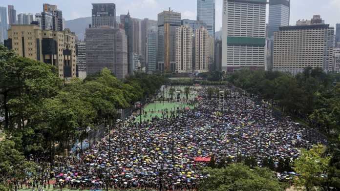 Twitter und Facebook sehen chinesische Meinungsmache rund um Hongkong