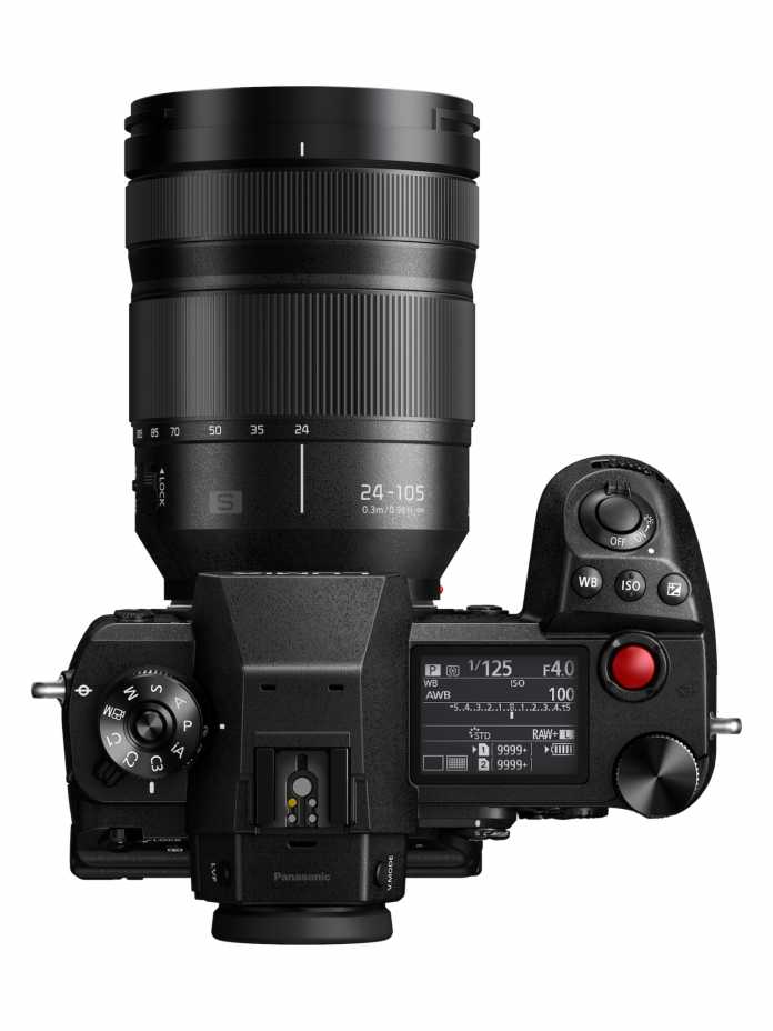 Die spiegellose Vollformatkamera Panasonic S1H richtet sich an professionelle Videografen. Dafür verzichtet sie unter anderem auf ein Zeitlimit für Filmaufnahmen.