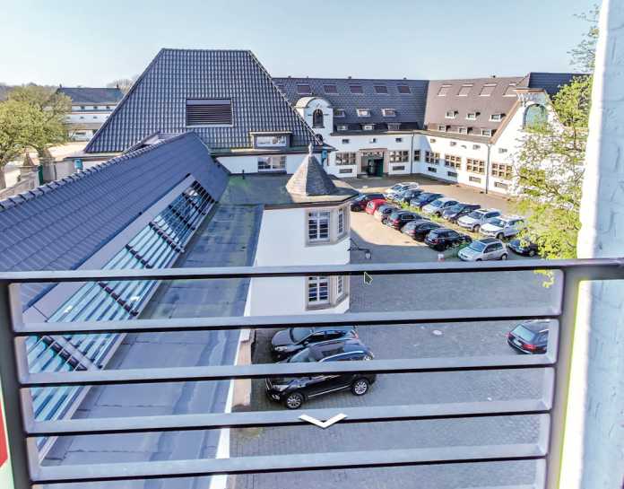Der dreigeschossige Firmensitz von Lizengo neben dem Kölner Schloss Röttgen wirkt sehr repräsentativ.