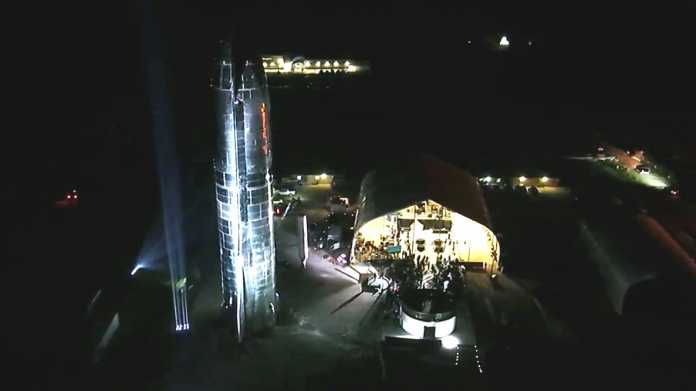 SpaceX zeigt stählernes Sternenschiff
