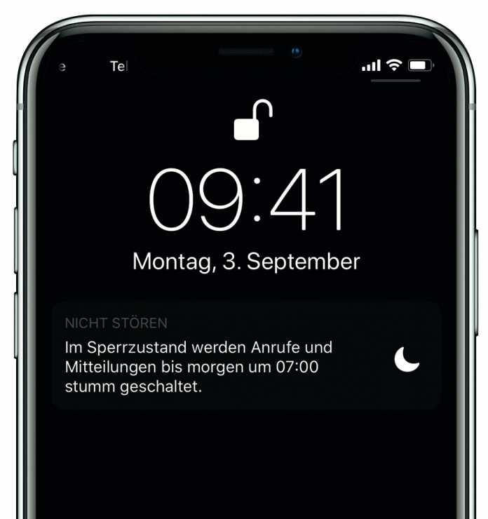 Nachts kann das iPhone die Uhrzeit in gedimmter Form anzeigen und störende Mitteilungen ausblenden, um den Schlaf zu schonen.