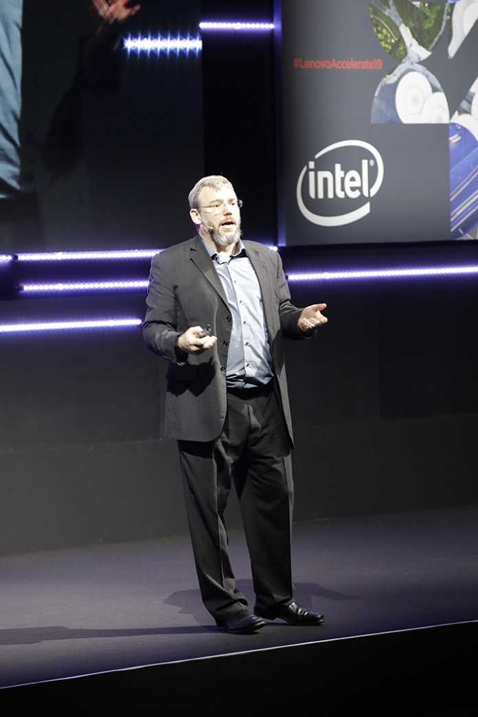 Thorsten Stremlau, CTO der Lenovo Intelligent Device Group auf der Accelerate 19.
