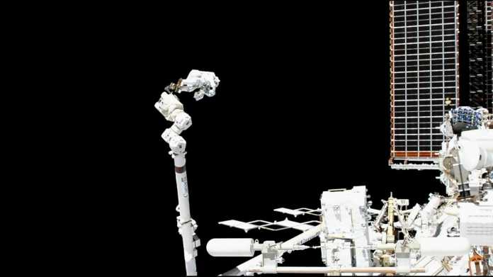 Astronauten absolvieren komplizierten Außeneinsatz an der ISS
