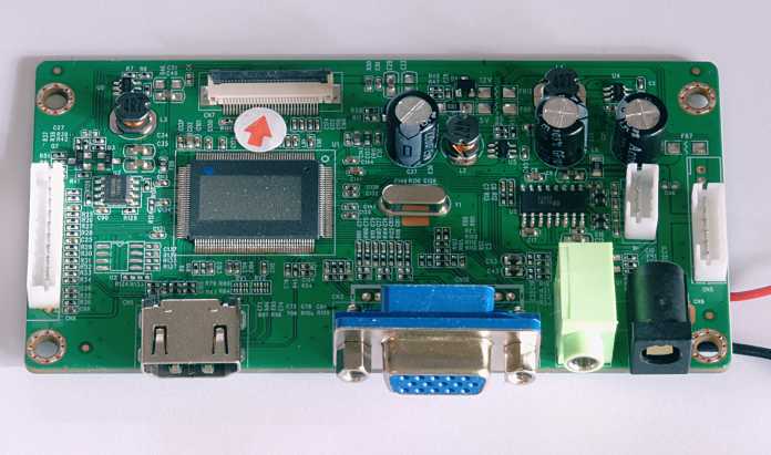Ein Controller-Board für ein LCD-Panel von HP mit einem Realtek RTD255D-Chip, dessen Beschriftung jedoch aus unbekannten Gründen entfernt wurde.