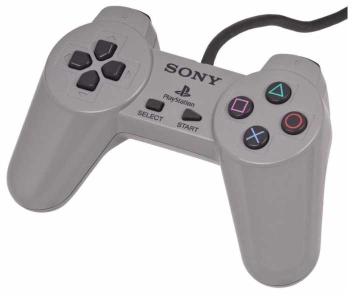 Ziemlich grau und ohne Sticks: Die erste Variante des Playstation-Controller wurde erst 1997 vom bekannten Dualshock abgelöst.