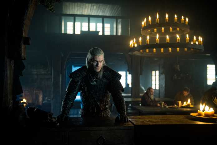 Ästhetik direkt aus dem Videospiel: Geralt in einer Taverne