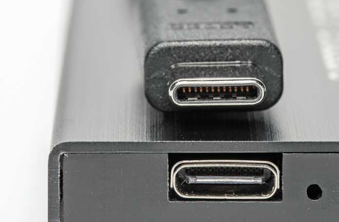 USB-C-Stecker und USB-C-Buchse